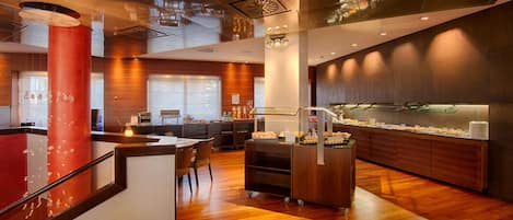 Desayuno buffet todos los días (con cargo)