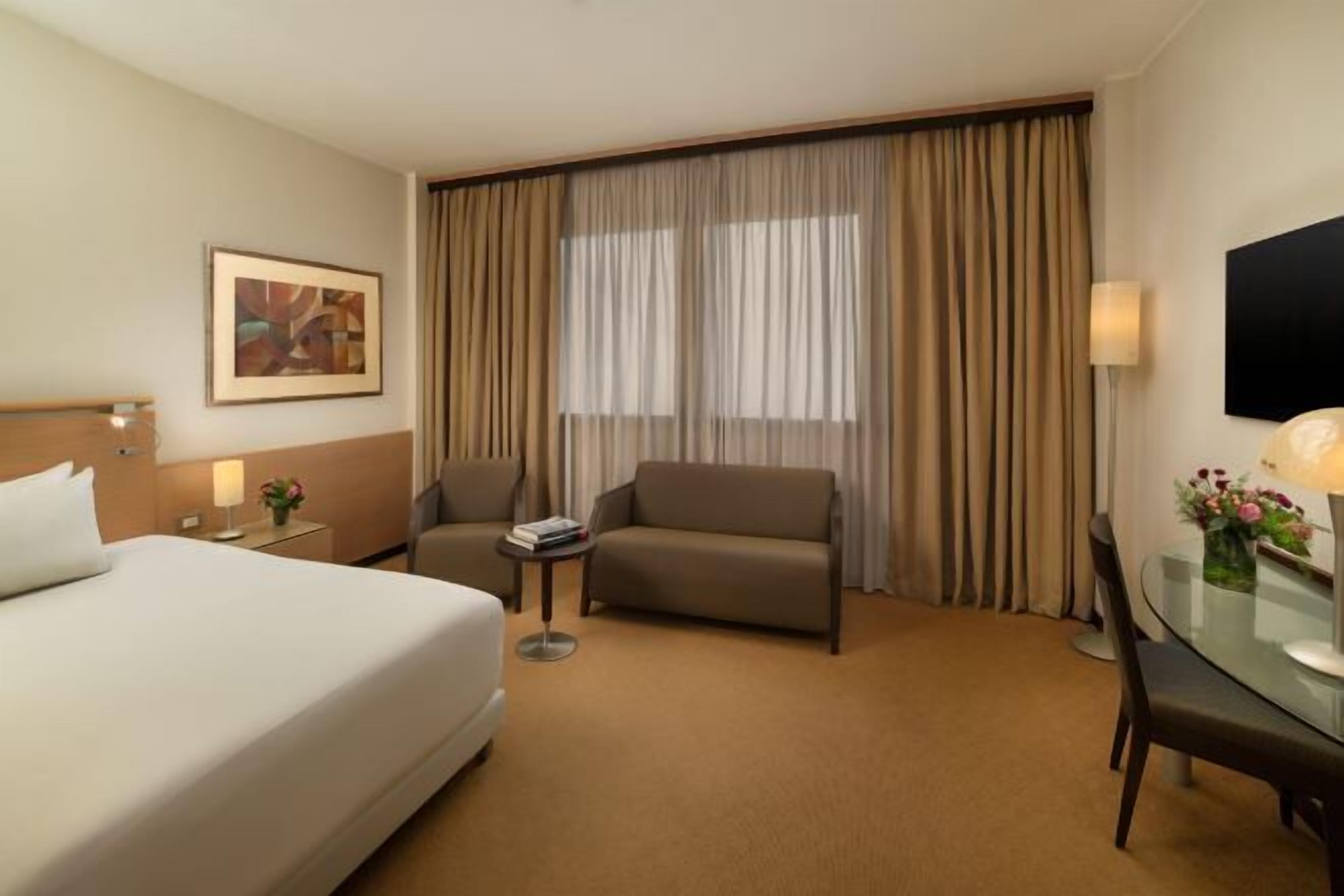 Down comforters, minibar, in-room safe, desk