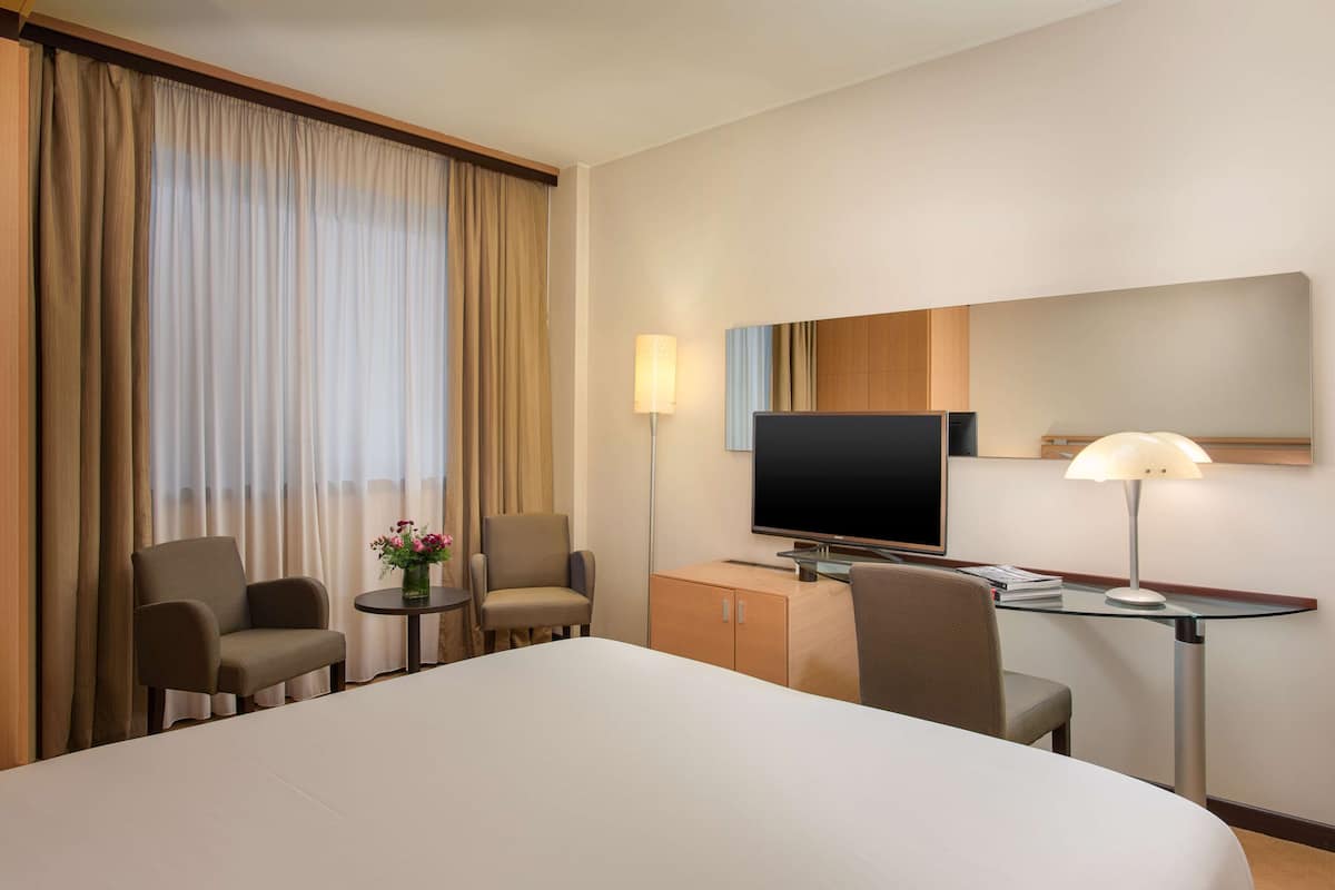 down duvets, minibar, in-room safe, desk