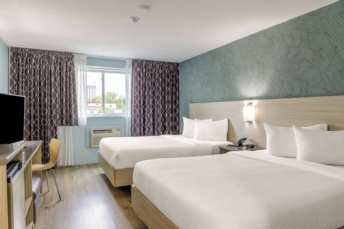 Premium bedding, individually decorated, individually furnished, desk