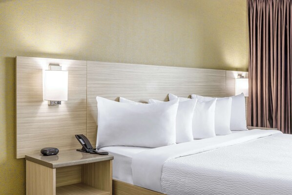 Deluxe Room, 1 King Bed, Non Smoking | 1 bedroom, premium bedding, individually decorated