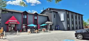 A pizza shop with outdoor seating and a Pepsi vending machine. - Mammas Inn (Niagara Falls)