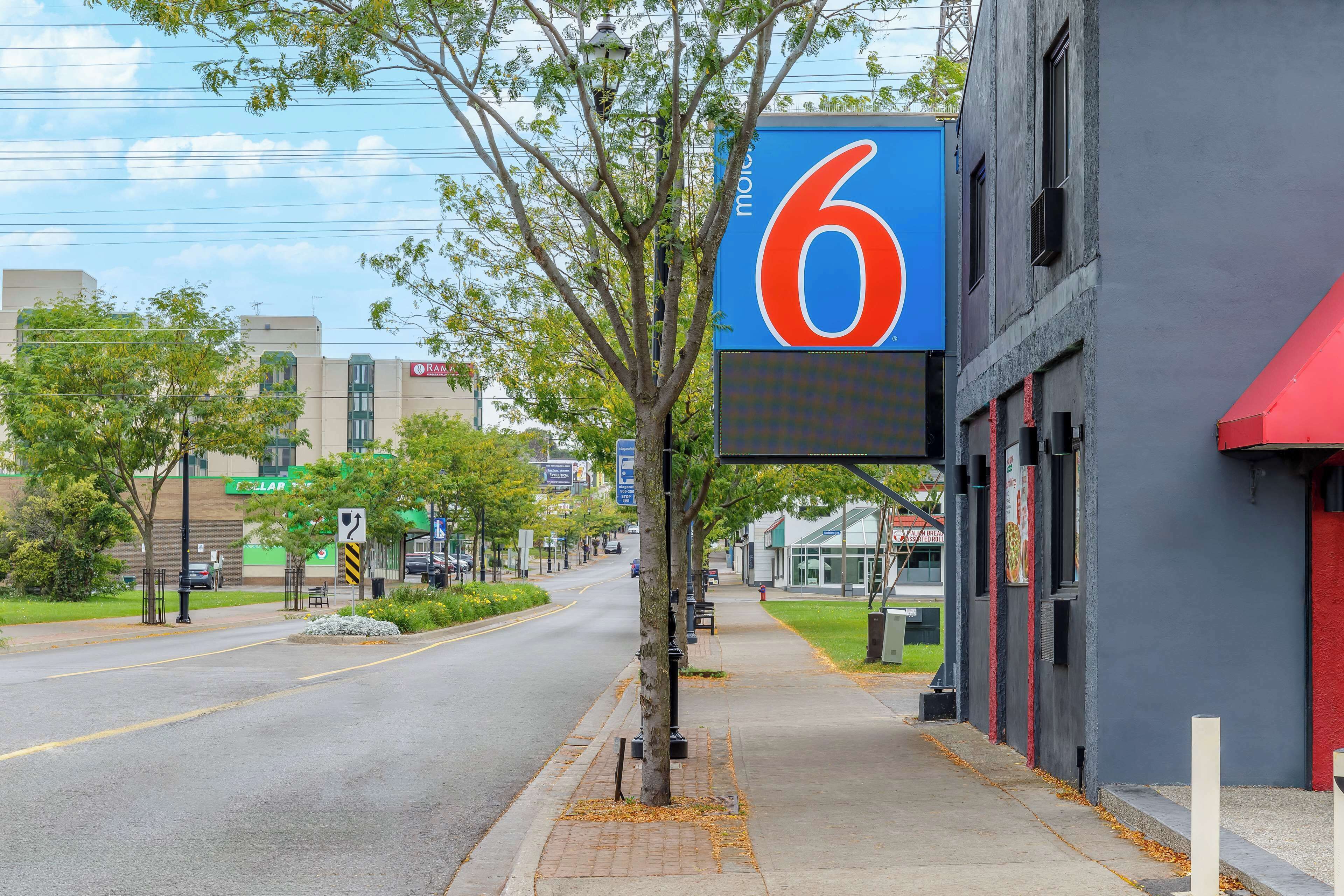 Foto - Motel 6 Niagara Falls, ON Near the Falls