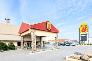 Exterior - Super 8 by Wyndham Cambridge/Kitchener/Waterloo Area (Cambridge)