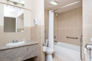 Chuveiro/banheira combinados, produtos de toalete grátis