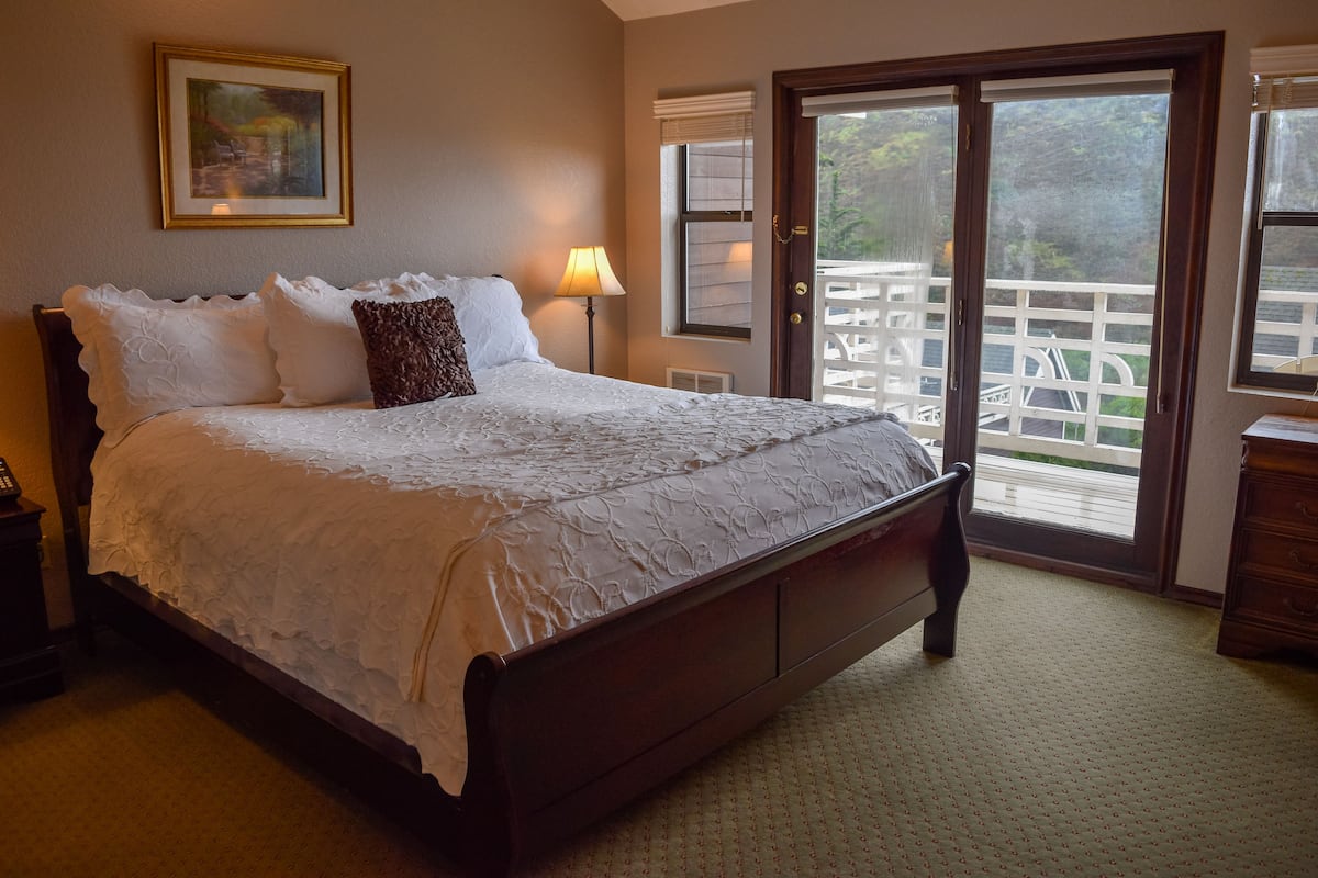 1 bedroom, down duvets, individually decorated, individually furnished