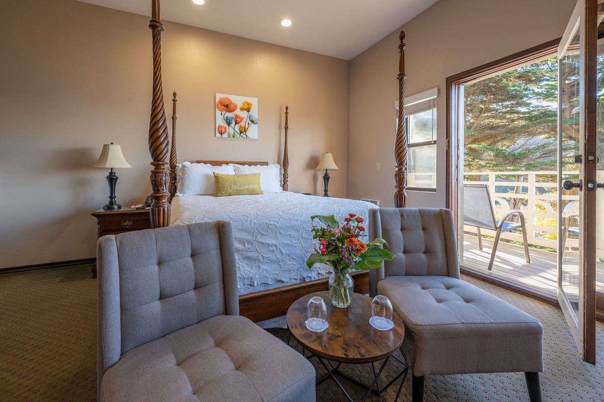 Romantic and Peaceful | Down comforters, individually decorated, individually furnished