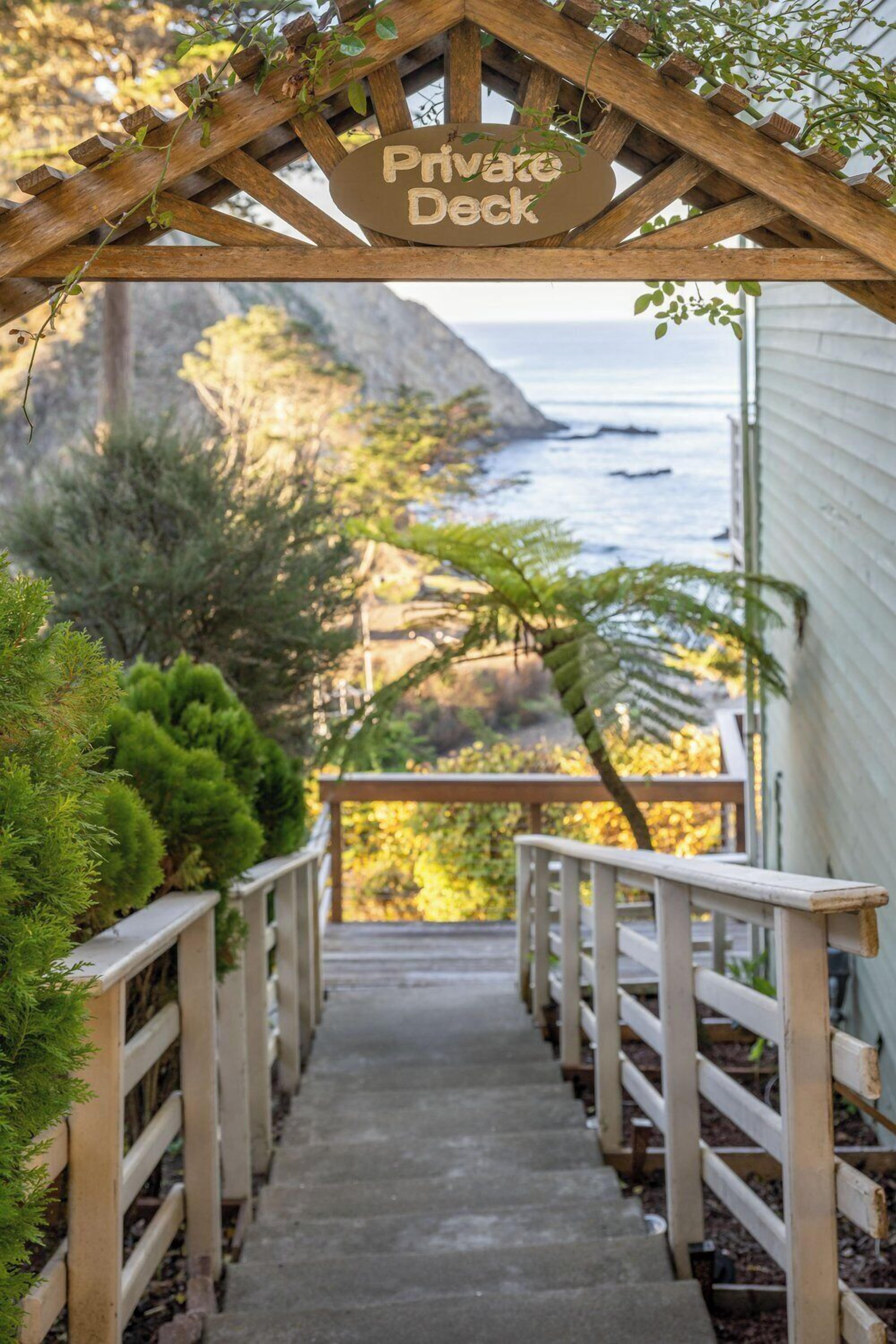 Victorian Queen Suite with Ocean view large Balcony/Deck | 露台