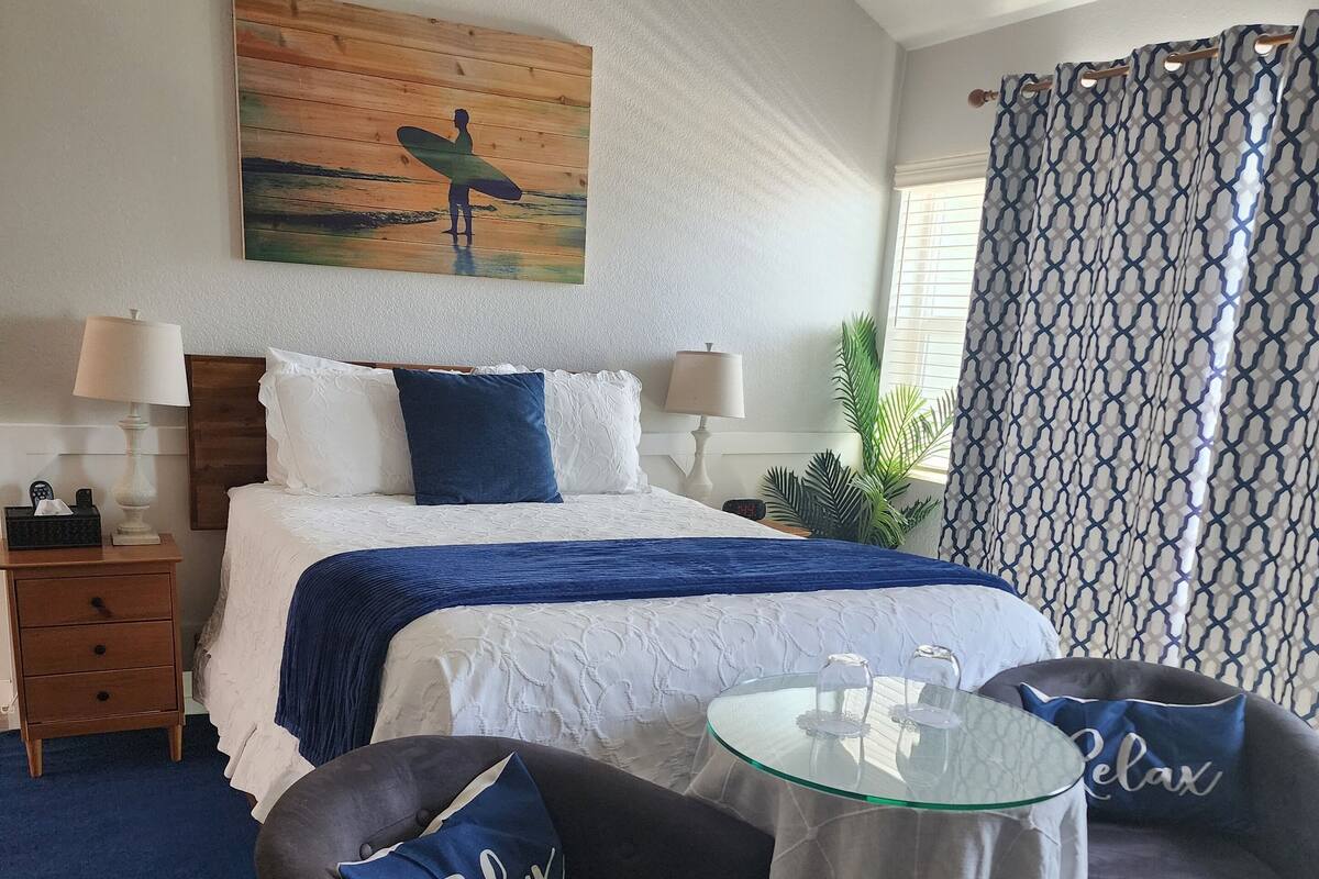 Romantic and Peaceful | Down duvets, iron/ironing board, rollaway beds, free WiFi