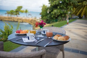 Buffet déjeuner gratuit tous les jours