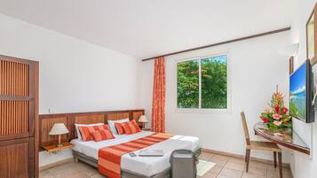 Apartment, 1 Bedroom | 1 bedroom, in-room safe, desk, blackout drapes