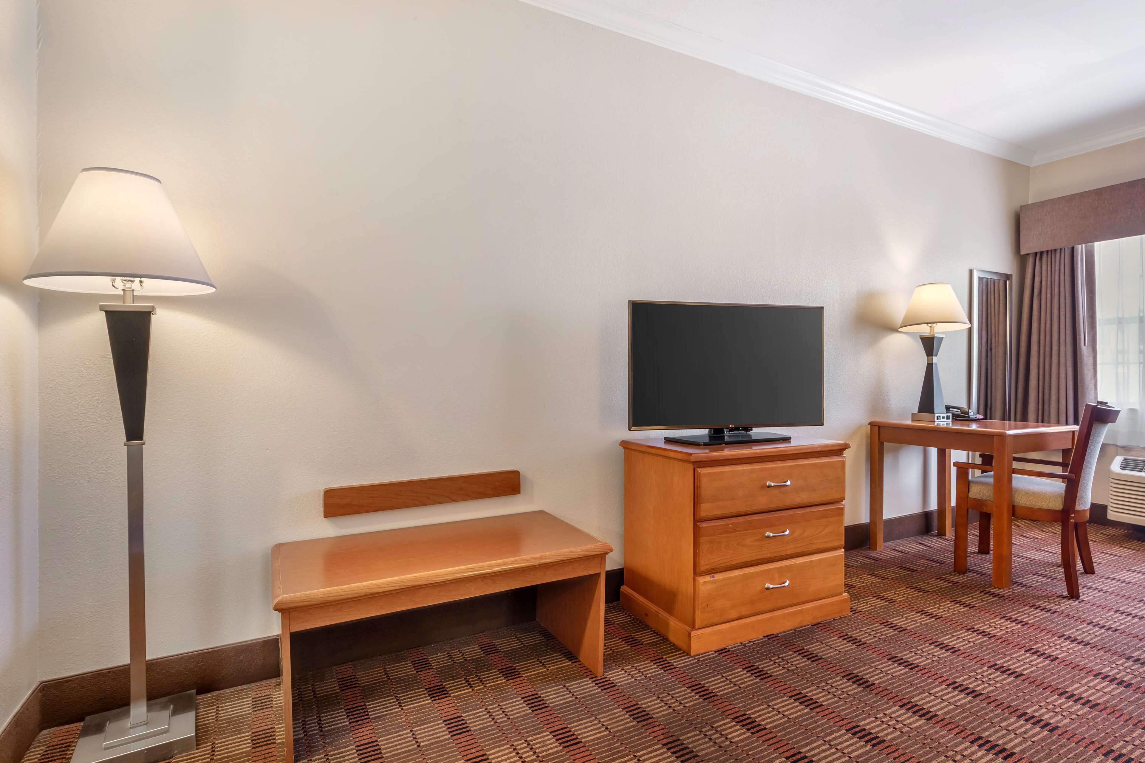 standard room, 2 queen beds, non smoking, refrigerator & microwave | 1 bedroom, premium bedding, in-room safe, desk