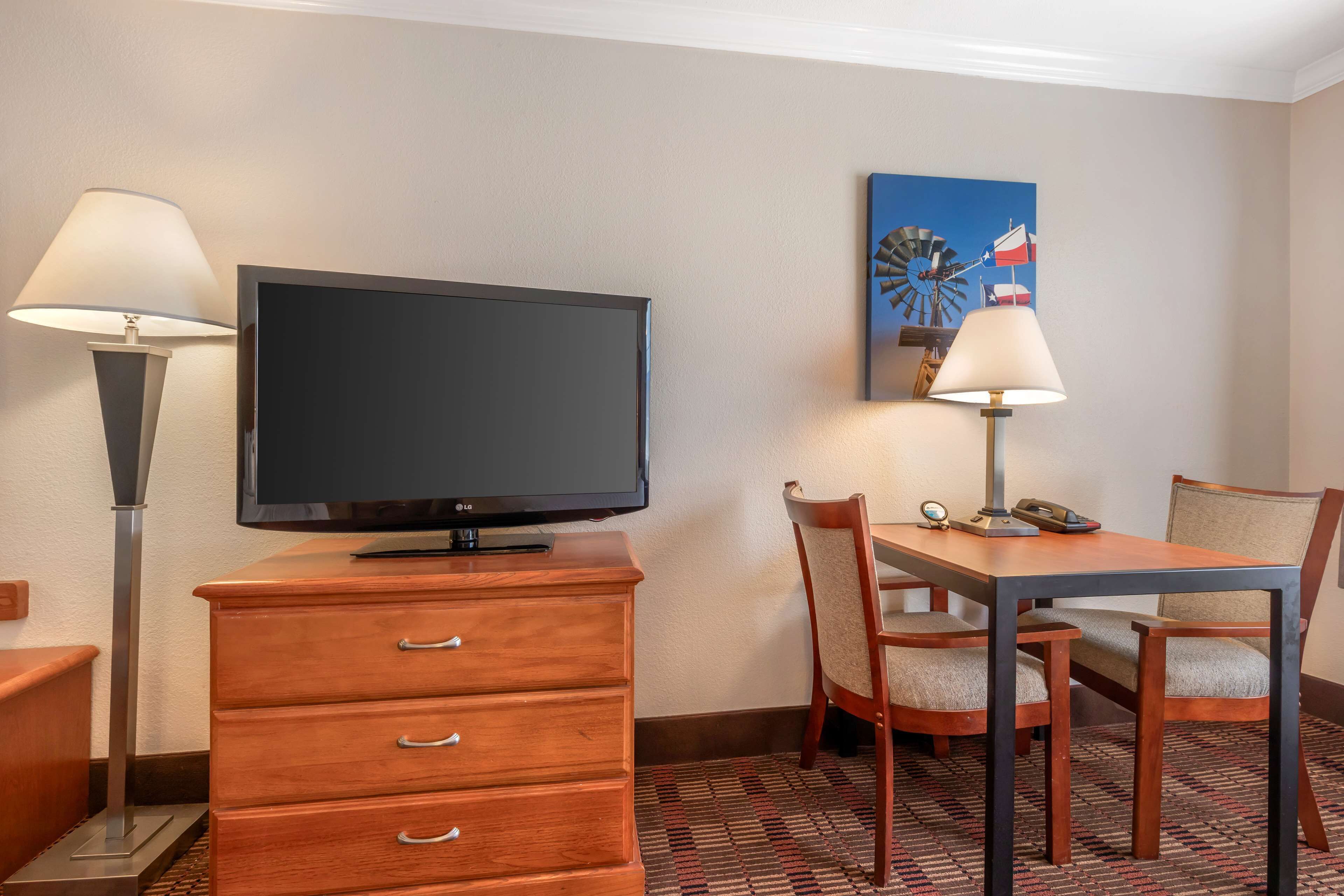 standard room, multiple beds, non smoking, refrigerator & microwave | 1 bedroom, premium bedding, in-room safe, desk