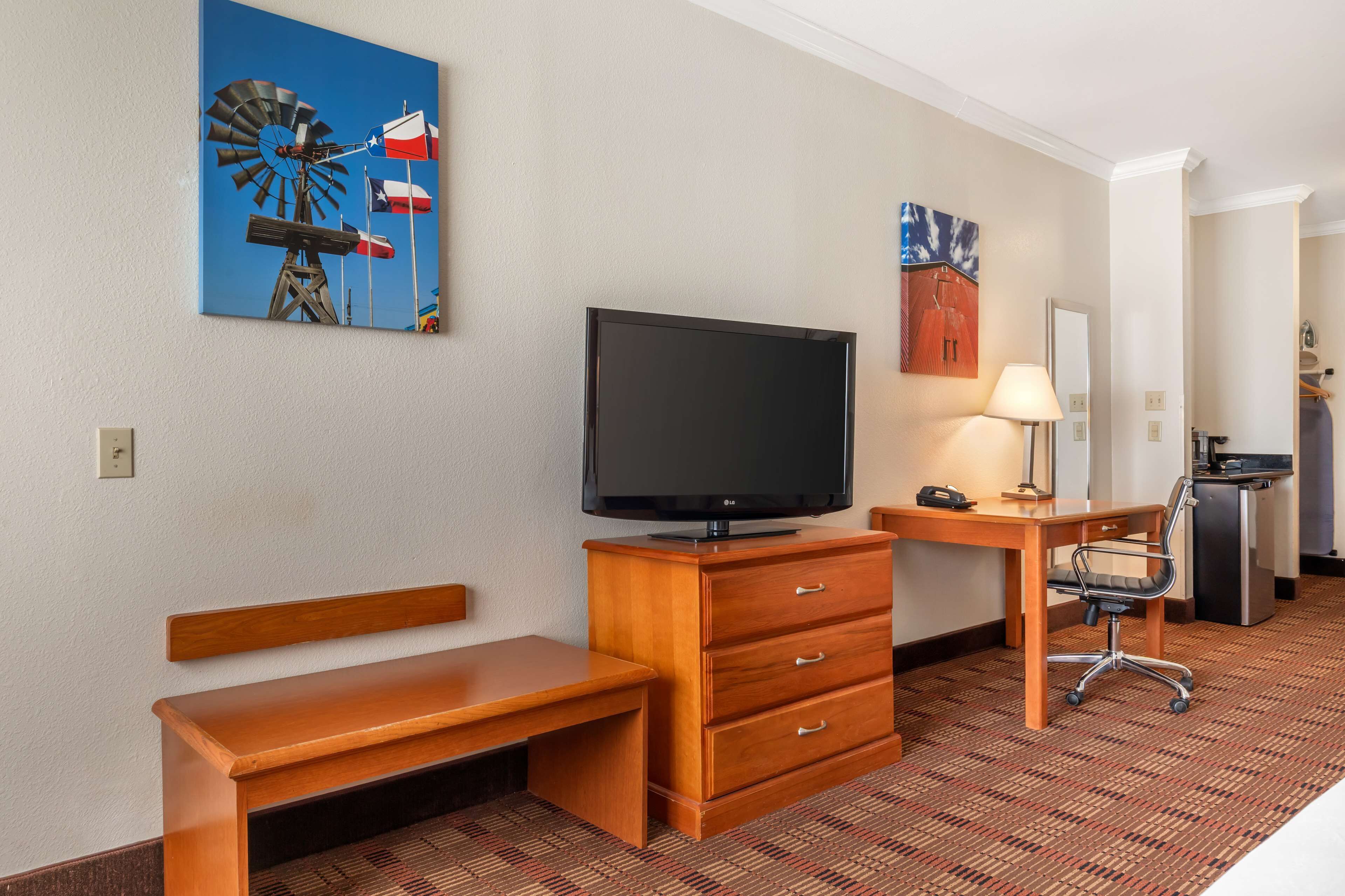 1 bedroom, premium bedding, in-room safe, desk