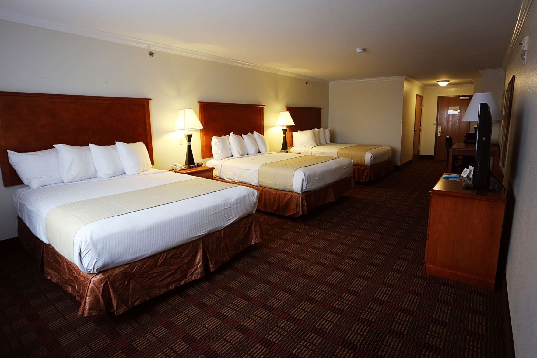 Premium bedding, in-room safe, desk, laptop workspace