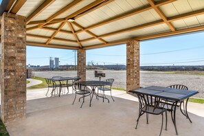 BBQ/picnic Area - Best Western Club House Inn & Suites (Mineral Wells)