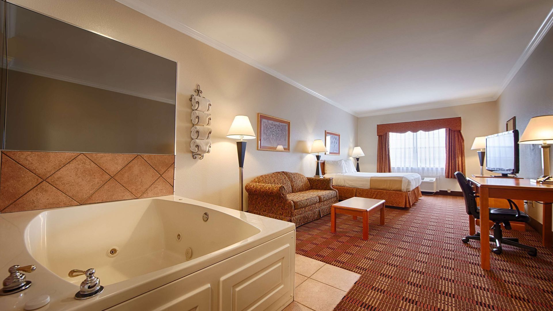 Premium bedding, in-room safe, desk, laptop workspace