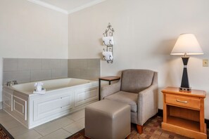 Standard Room, 1 King Bed, Accessible, Jetted Tub | 1 bedroom, premium bedding, in-room safe, desk