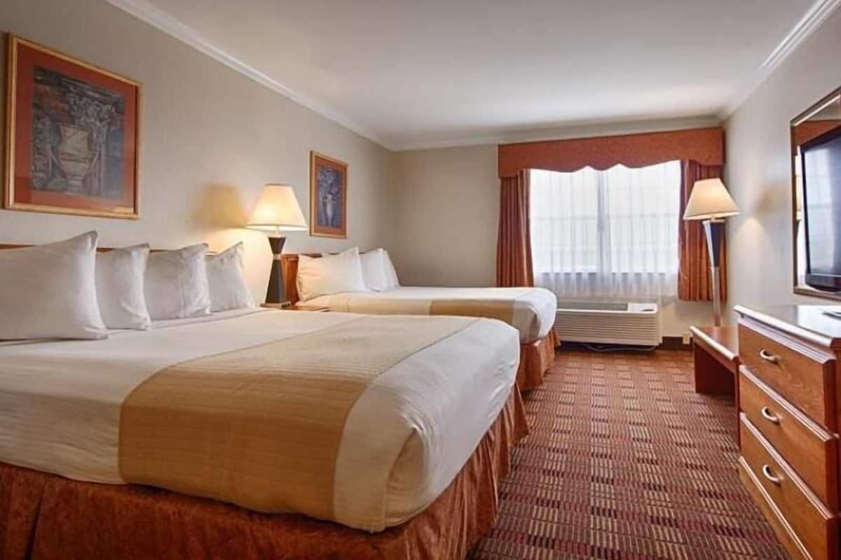 Premium bedding, in-room safe, desk, laptop workspace