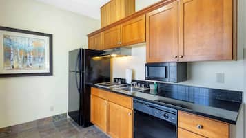 Suite, 1 King Bed, Non Smoking, Kitchenette