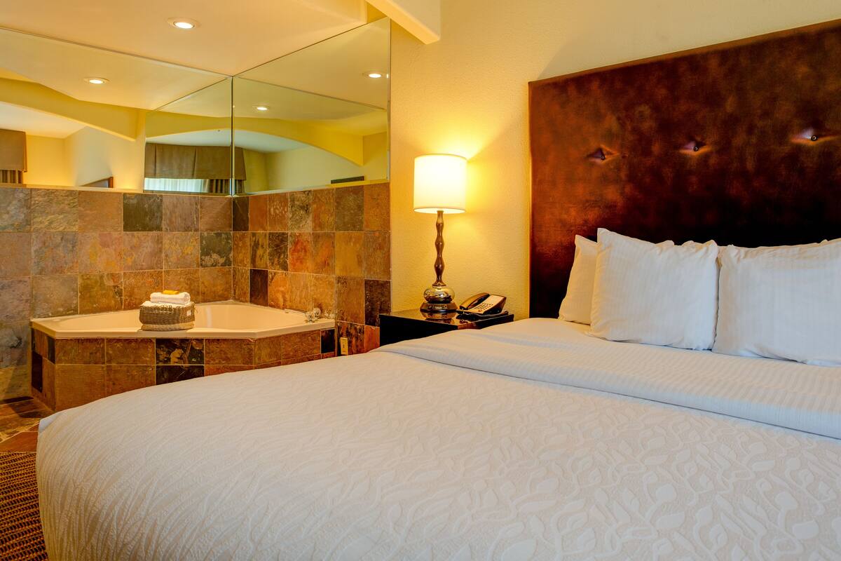 suite, 1 king bed, non smoking, jetted tub | in-room safe, desk, blackout curtains, iron/ironing board