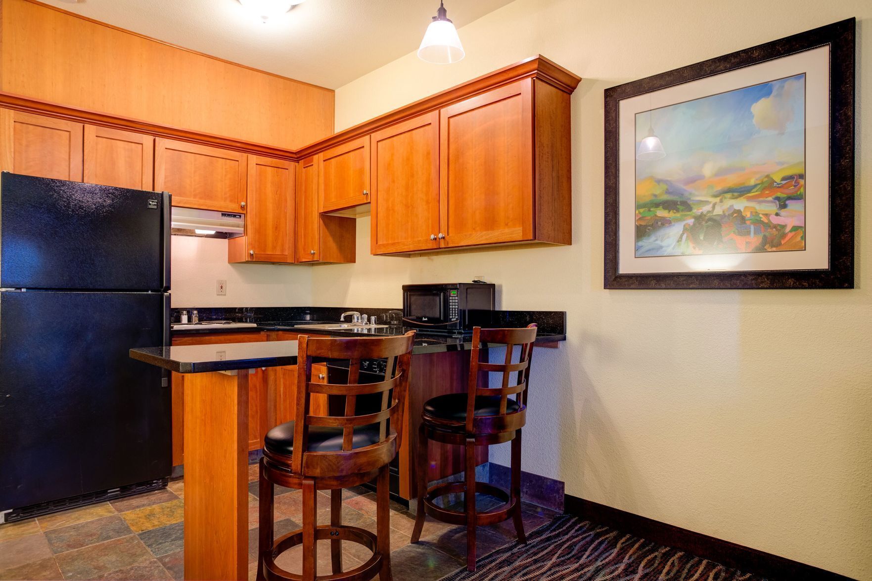 Private kitchen | Fridge, microwave, coffee/tea maker