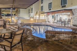 Outdoor pool - Comfort Inn Edinburg South (Edinburg)