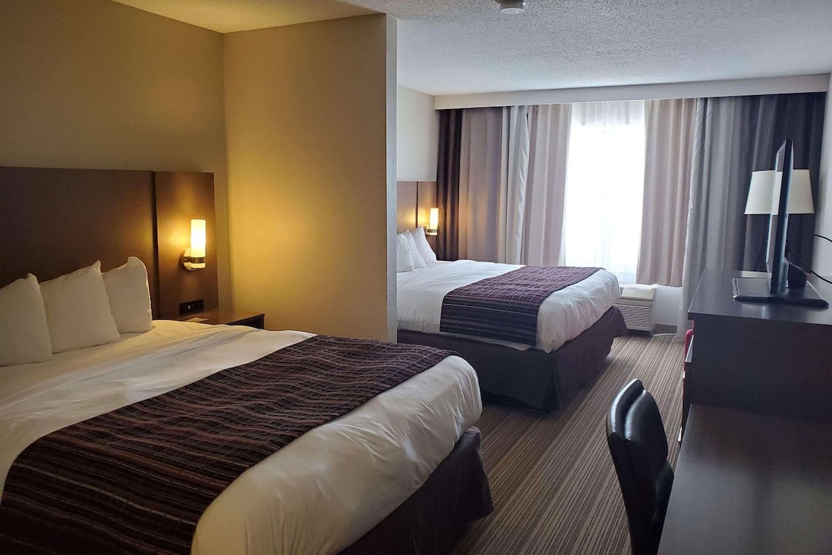 1 bedroom, desk, laptop workspace, blackout curtains