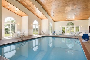 Indoor pool - Country Inn & Suites by Radisson, Mason City, IA (Mason City)
