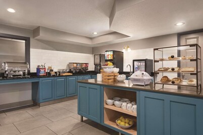 Country Inn & Suites by Radisson, Cottage Grove, MN