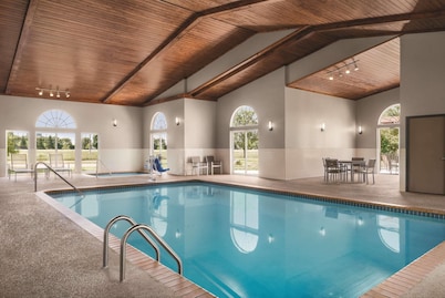 Country Inn & Suites by Radisson, Cottage Grove, MN