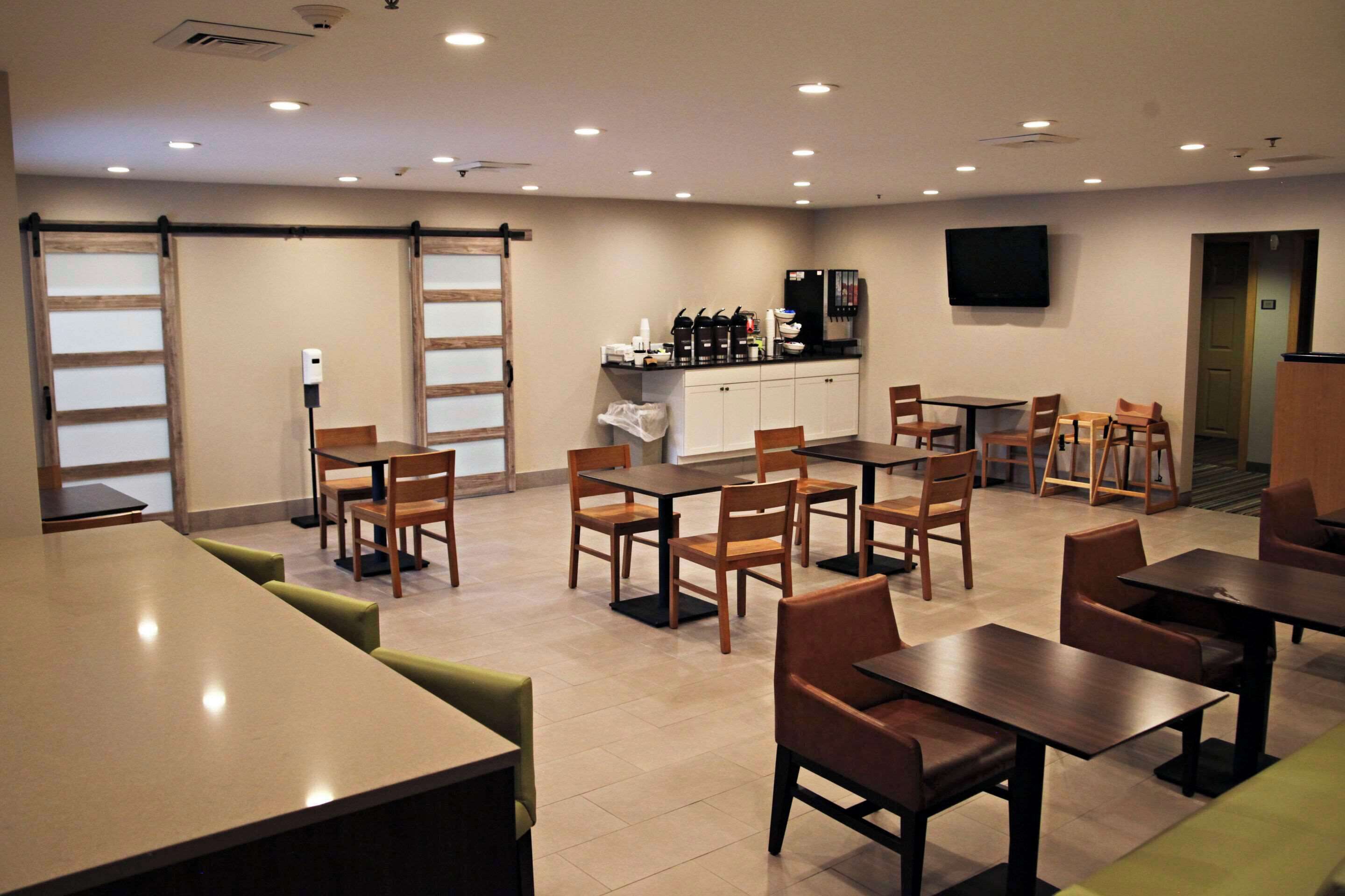 free daily continental breakfast