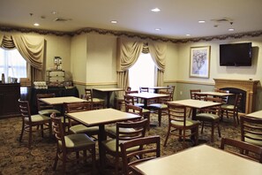 Free daily continental breakfast 