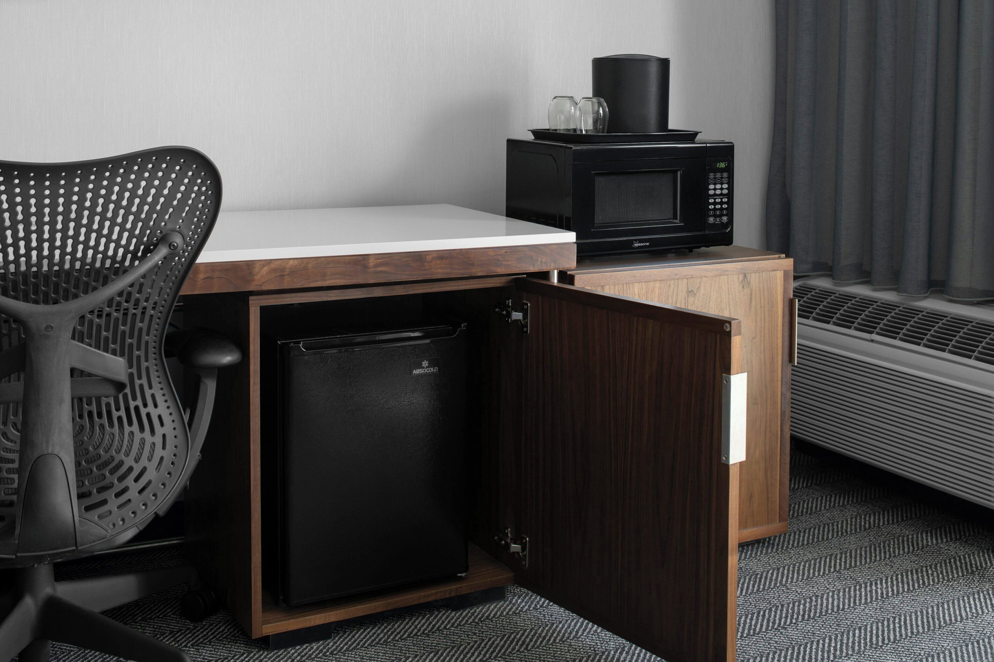 in-room safe, desk, laptop workspace, blackout curtains