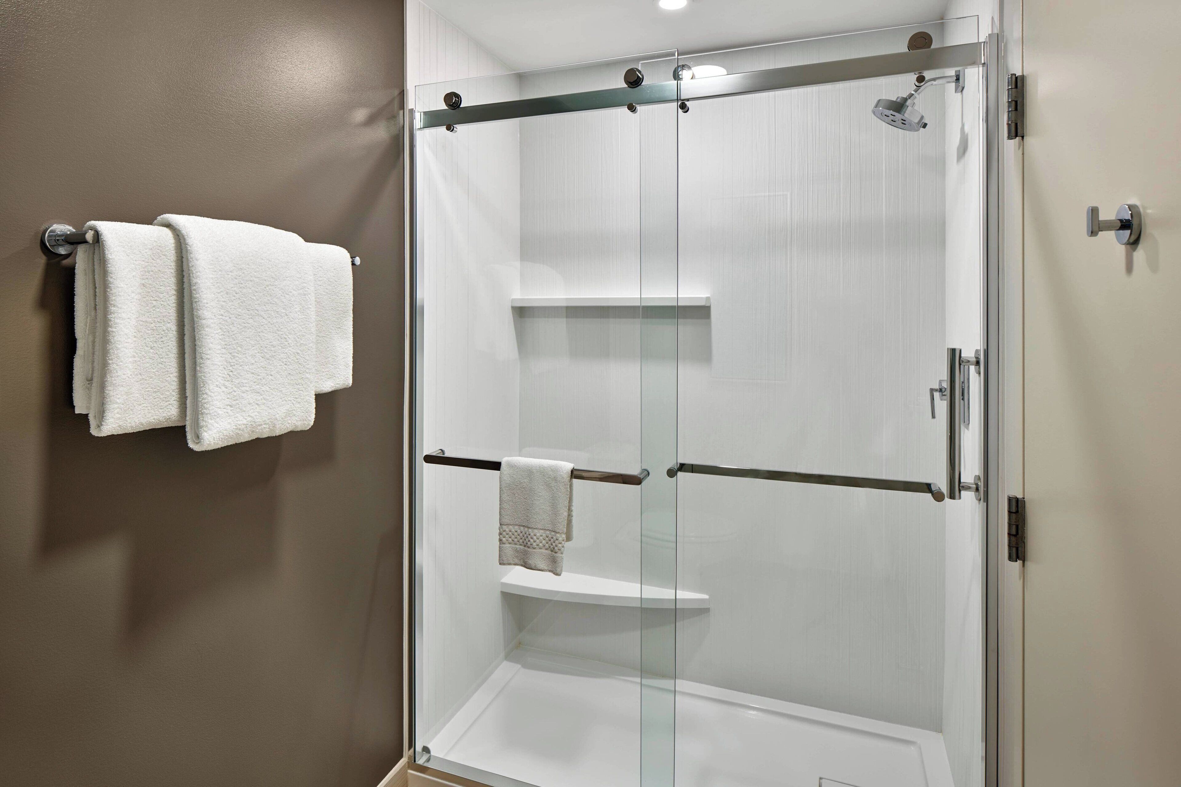 combined shower/bathtub, free toiletries, hair dryer, towels