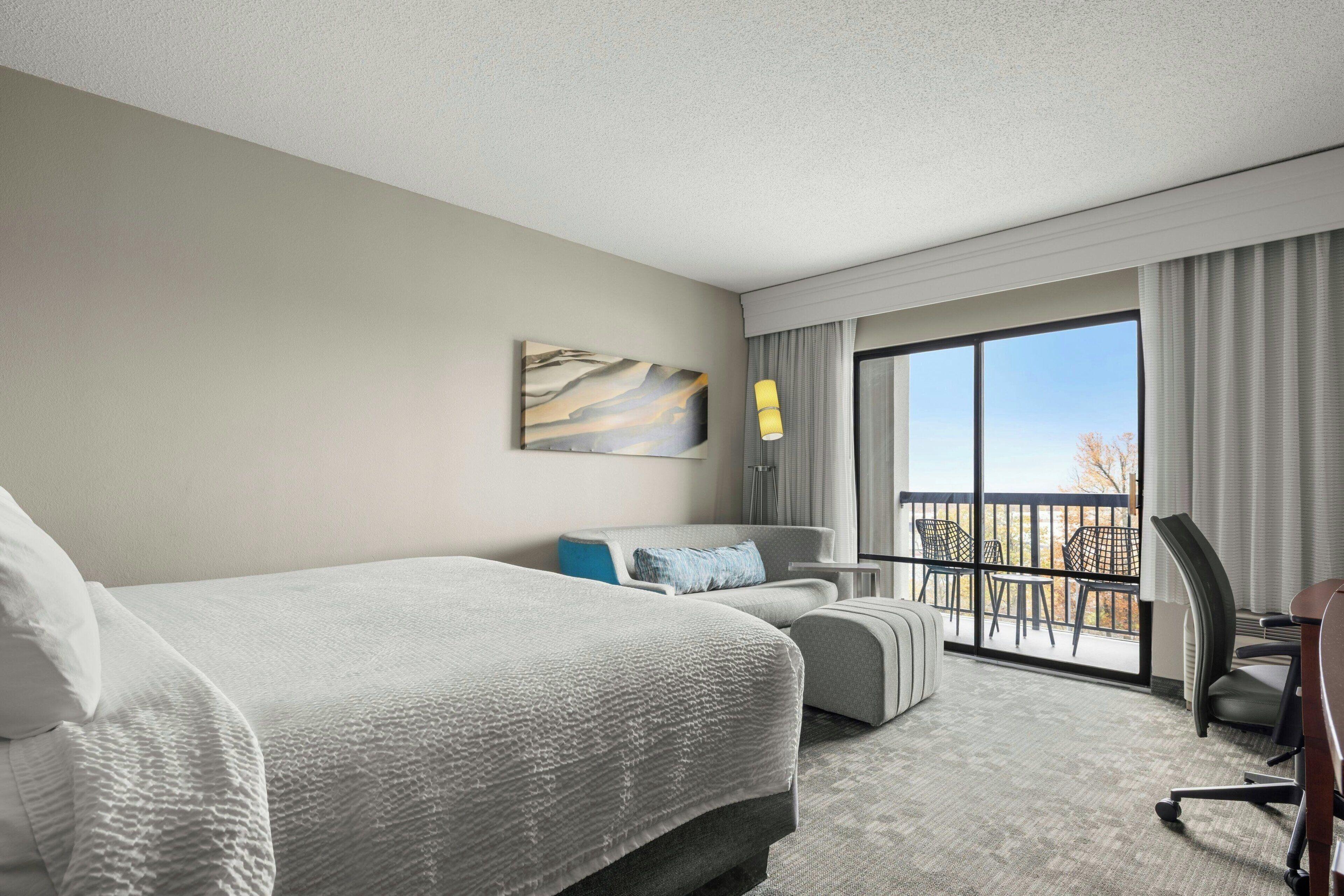 Een kluis op de kamer, een bureau, een laptopwerkplek