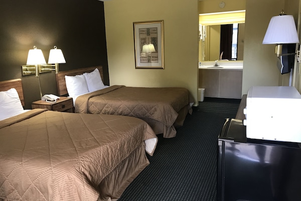Standard Room, 2 Double Beds | WiFi (free)