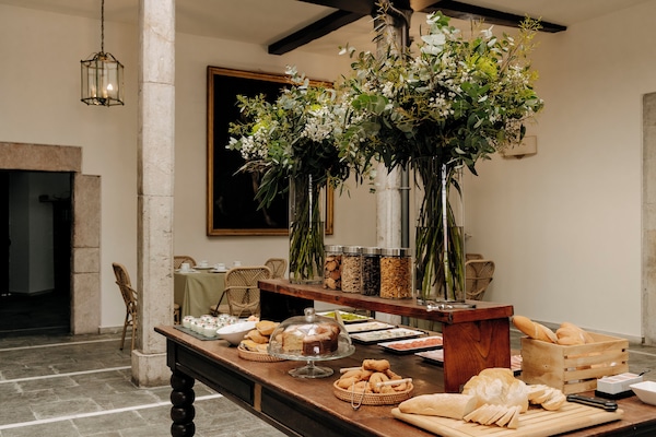 Buffet déjeuner gratuit tous les jours