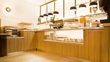 Se ofrece un desayuno bufé (12 EUR por persona)