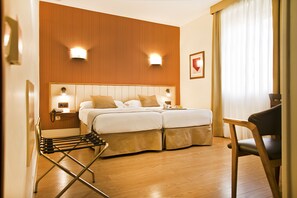 1 bedroom, Egyptian cotton sheets, premium bedding, down duvets