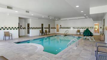 Kolam renang tertutup