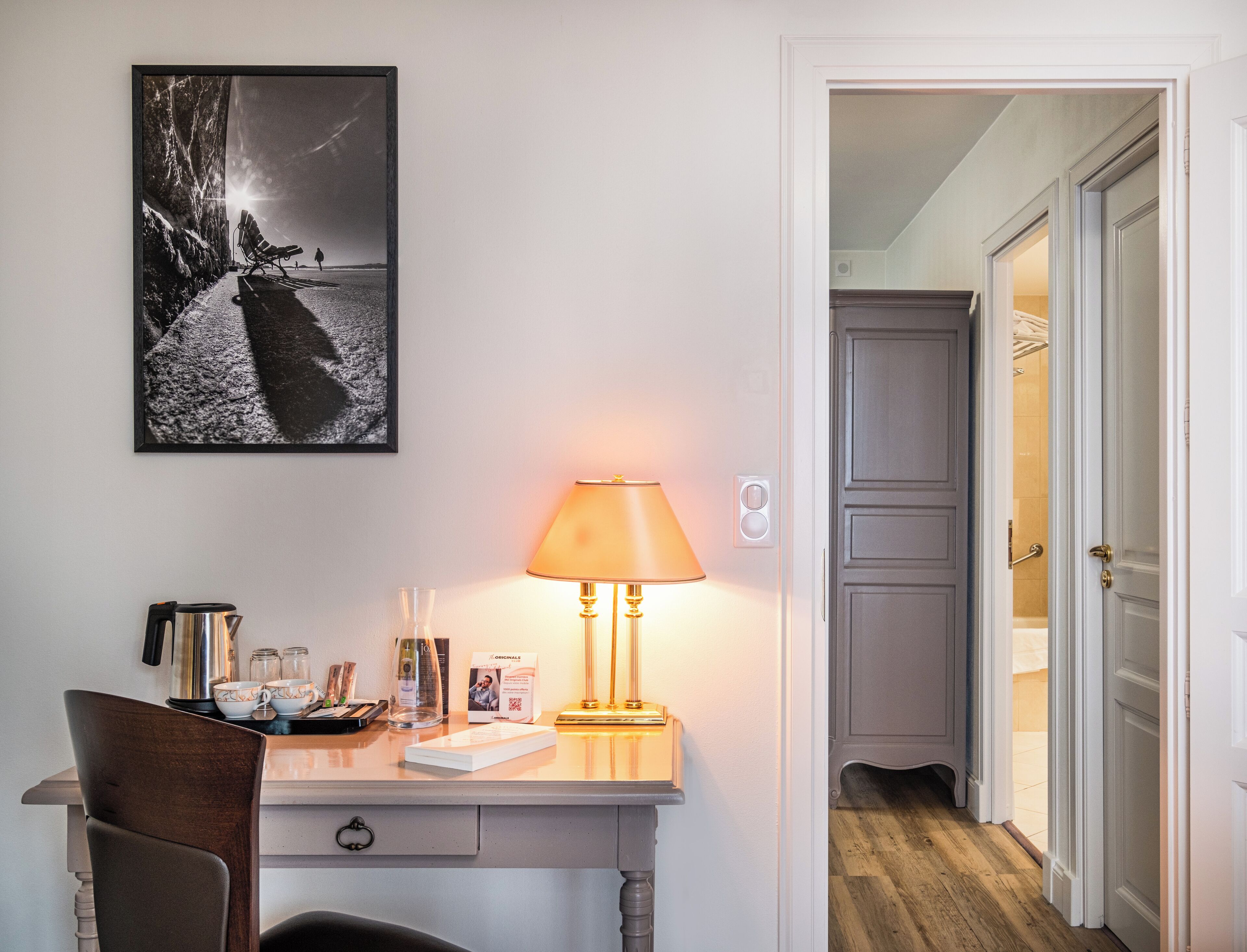 suite prestige | premium bedding, in-room safe, desk, soundproofing