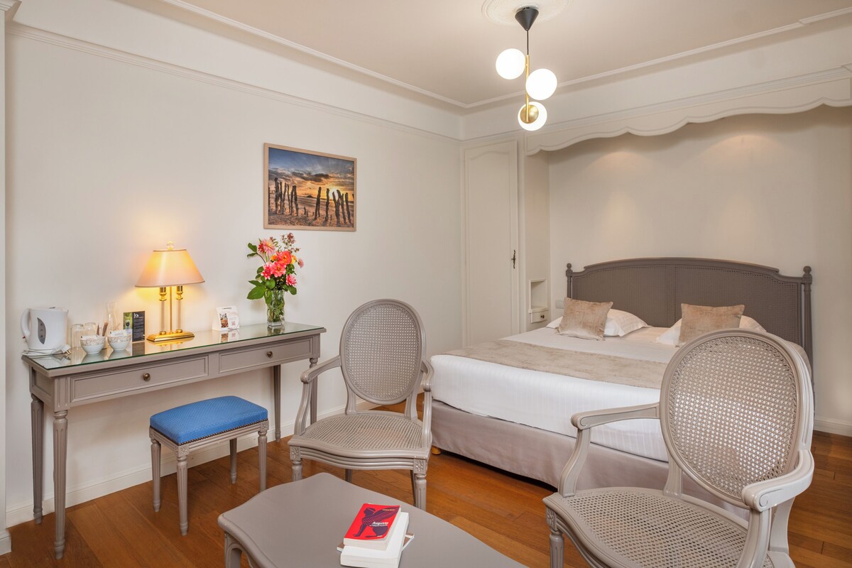 Premium bedding, in-room safe, desk, soundproofing