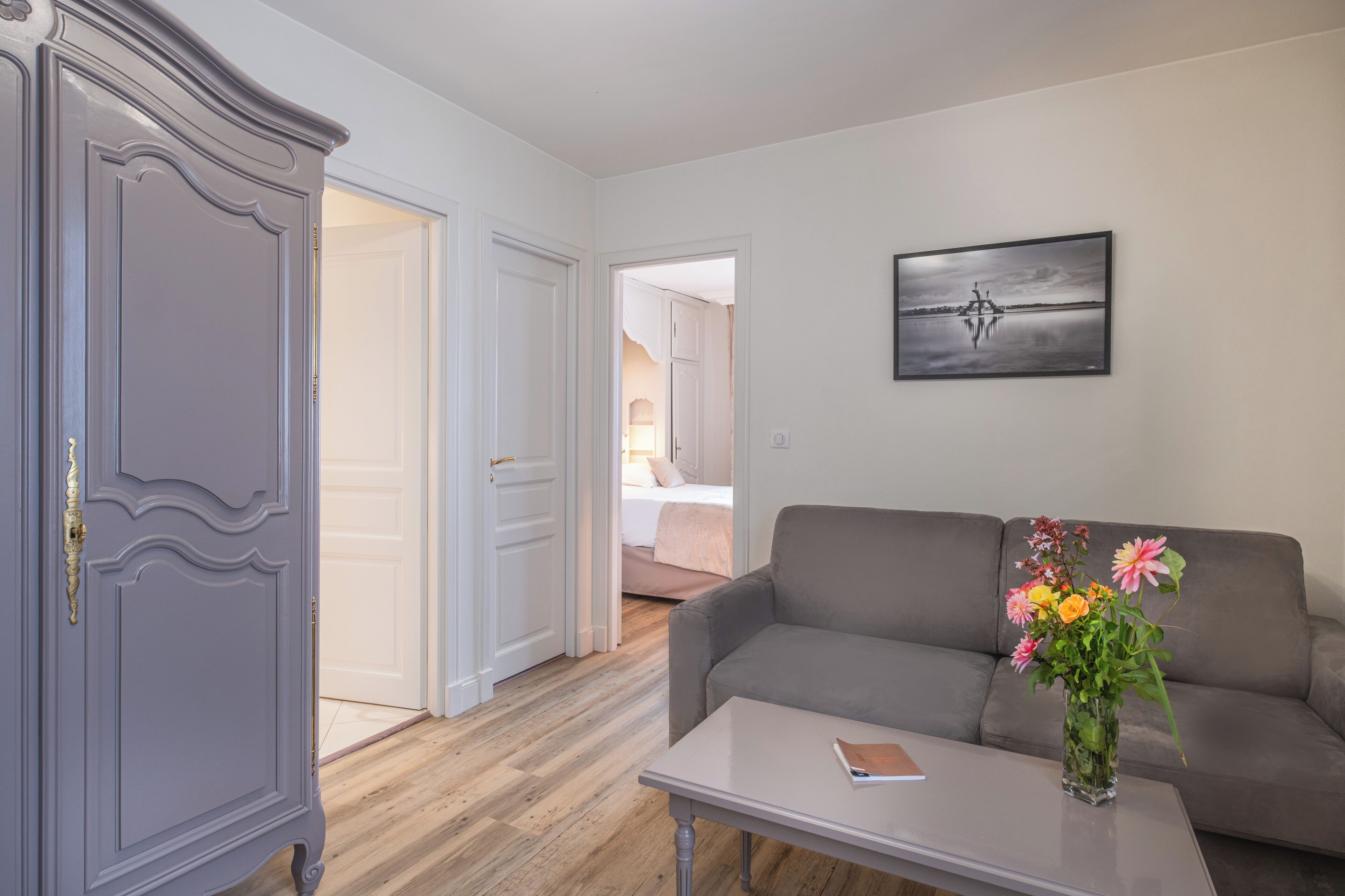 suite prestige | premium bedding, in-room safe, desk, soundproofing