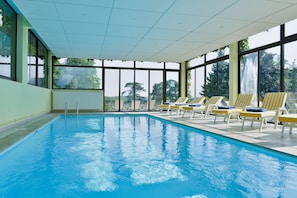 Indoor pool, seasonal outdoor pool, pool loungers