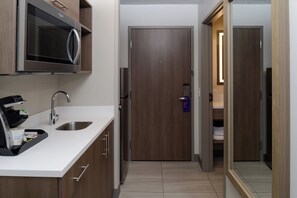 Pillow-top beds, in-room safe, desk, laptop workspace - Holiday Inn Express Hotel and Suites Marysville by IHG (Marysville)