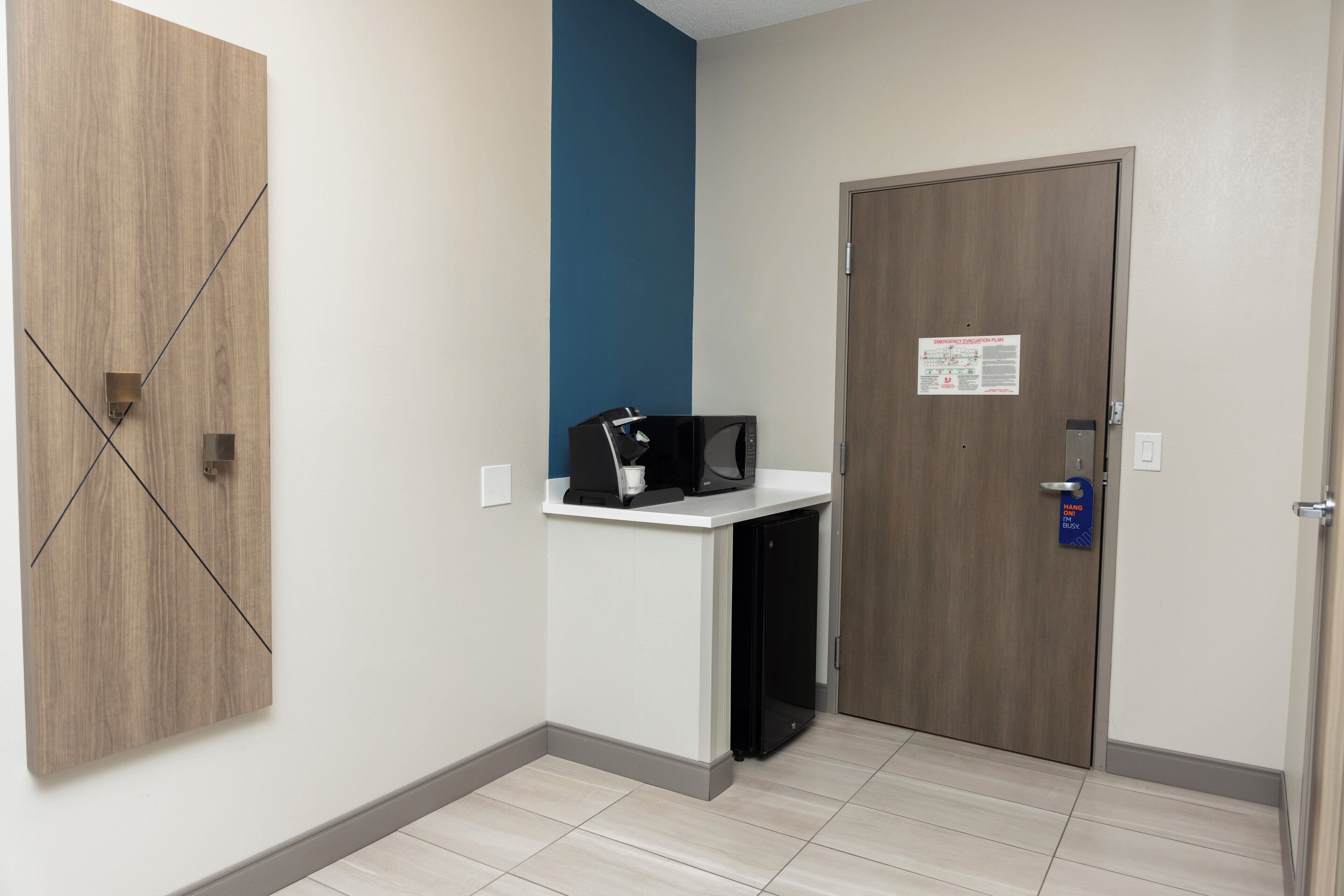 standard room, 1 king bed, accessible (communication) | 1 bedroom, pillow-top beds, in-room safe, desk