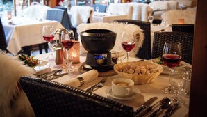 ランチ、ディナーに営業