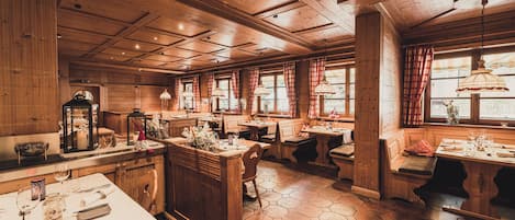 Lunch and dinner served, German cuisine