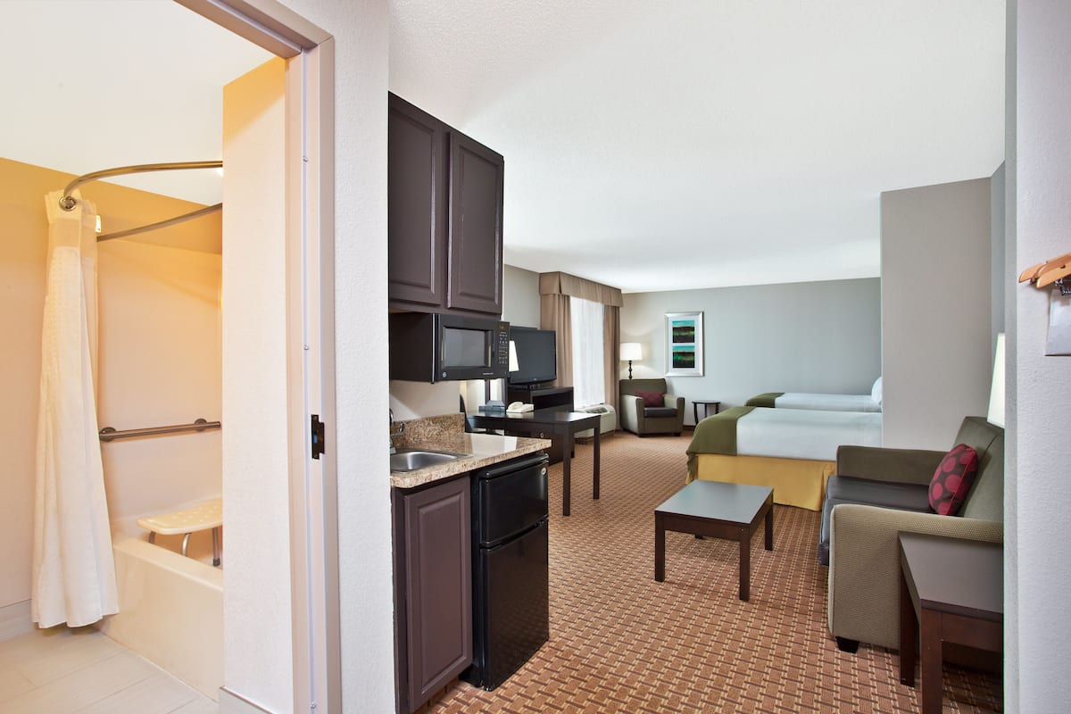 Standard Room, Multiple Beds | In-room safe, desk, iron/ironing board, rollaway beds